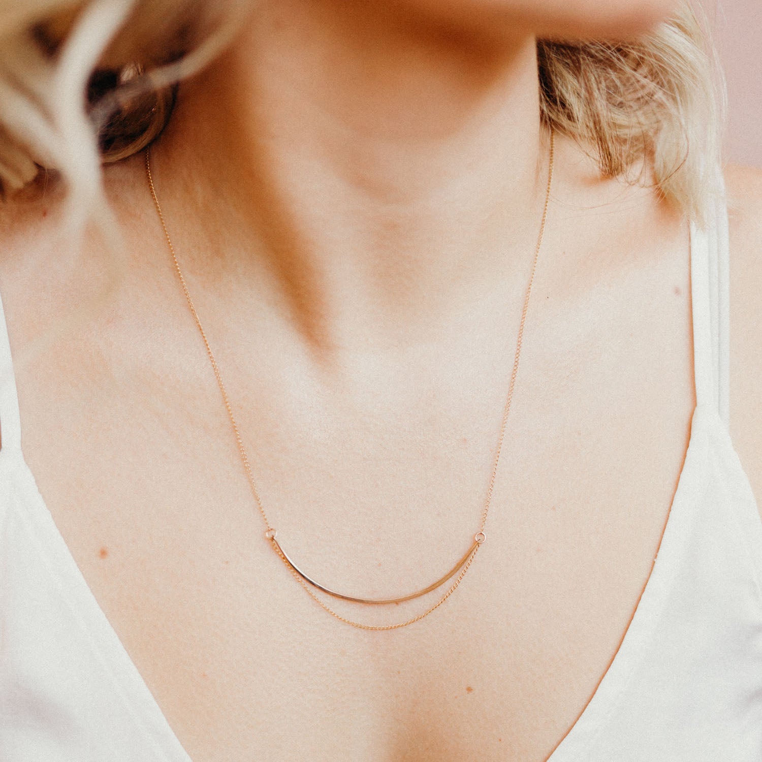 Delicate Chain Verge Necklace - Favor Jewelry