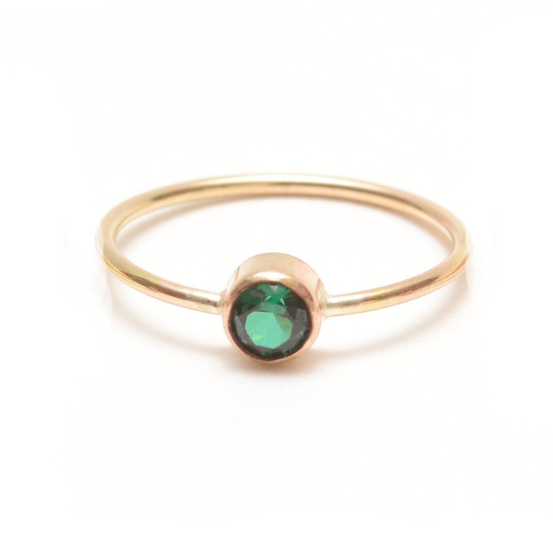 Simple Emerald Circa Ring - Favor Jewelry